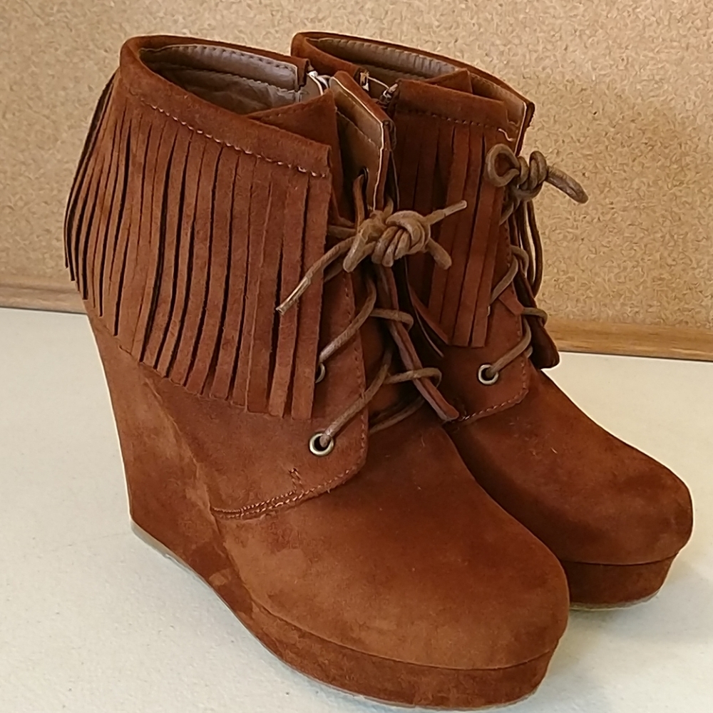 🥾Air Underground brown fringe wedge short booties🥾